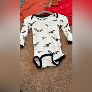 Kyte baby 3-6 months Bats long sleeve bodysuit